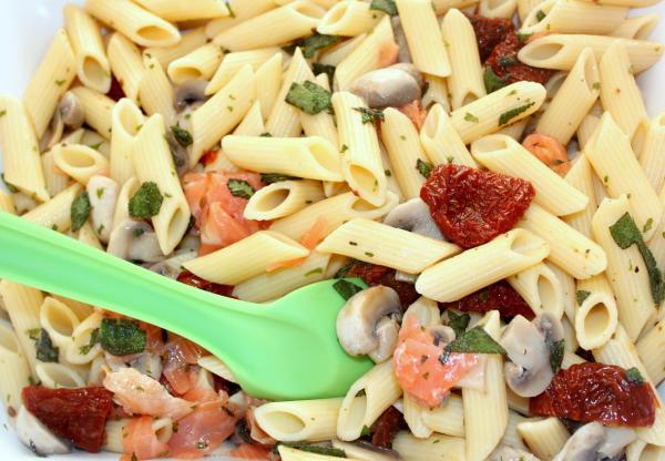 Diese Fehler macht fast jeder beim Pastasalat (und so vermeidest du sie)