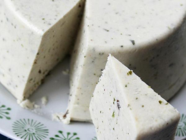 Die besten Gelatine-Alternativen: Agar-Agar, Johannisbrotkernmehl & Co.