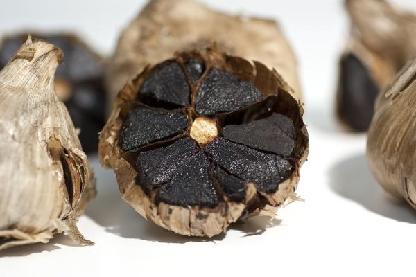 Schwarzer Knoblauch selbst gemacht: Fermentation zu Hause und Verwendung