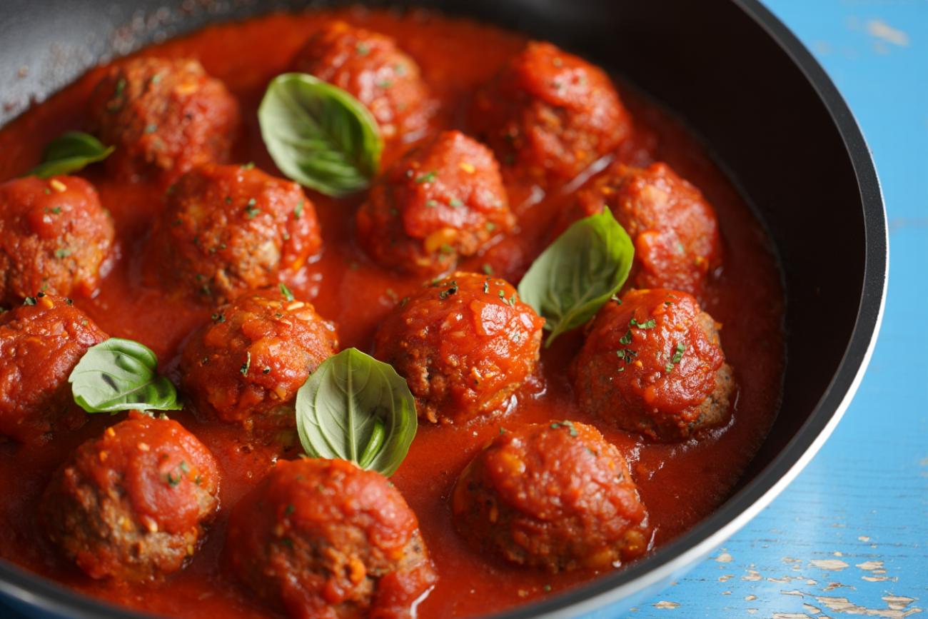 Hackbällchen in Tomatensauce aus dem Ofen