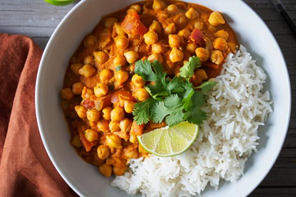 Schnelles Kichererbsen-Curry mit Kokosmilch