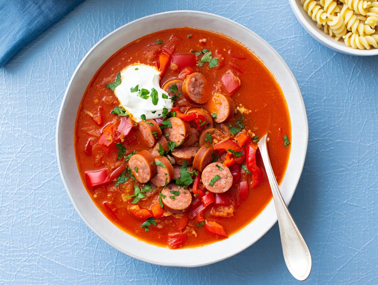 Eintopf-Klassiker: Würstchengulasch in 30 Min.