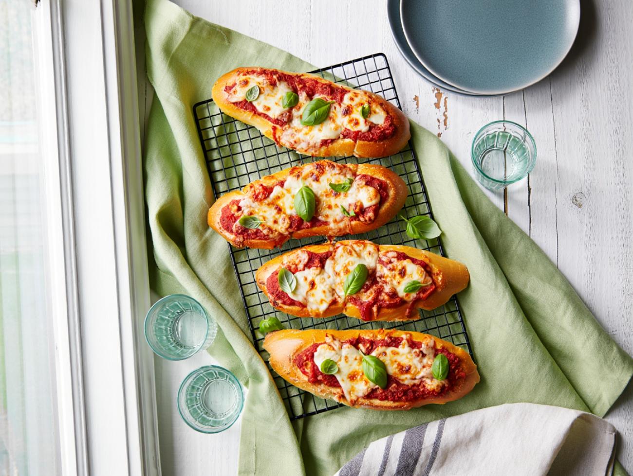 Knusprige Tomate-Käse-Baguettes aus dem Ofen