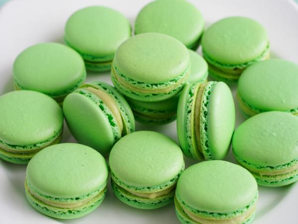 Grüne Pistazien-Macarons mit Zitronen-Twist