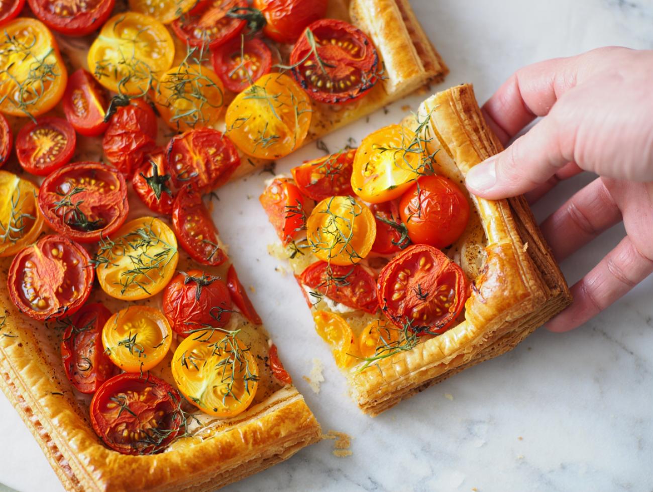 Rustikale Blätterteig-Tomatentarte vom Blech