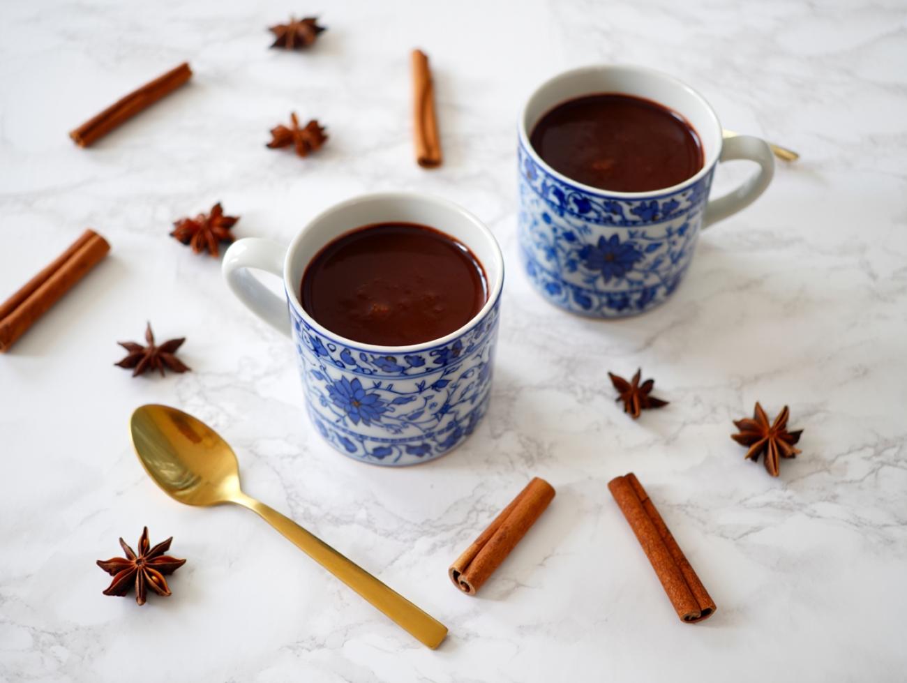 Vegane Chai-Schokolade mit orientalischen Gewürzen